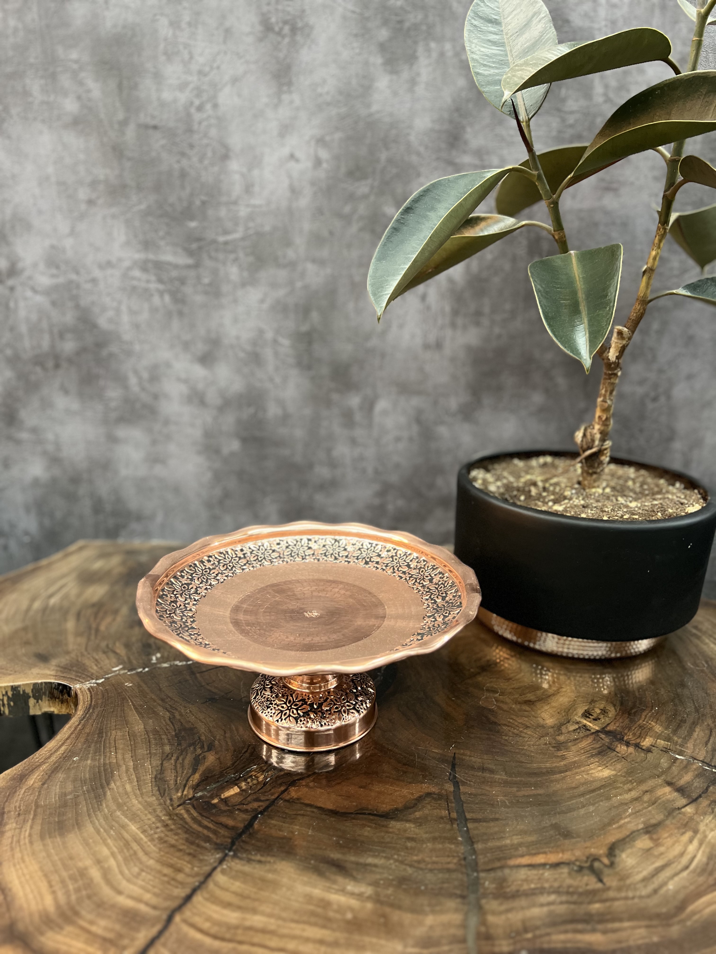 شیرینی خوری تک پایه لوتوس